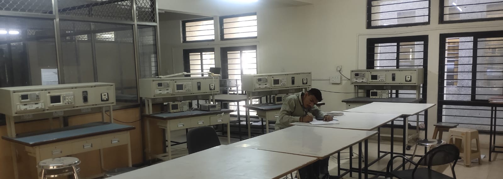 2106/A Electronics Lab