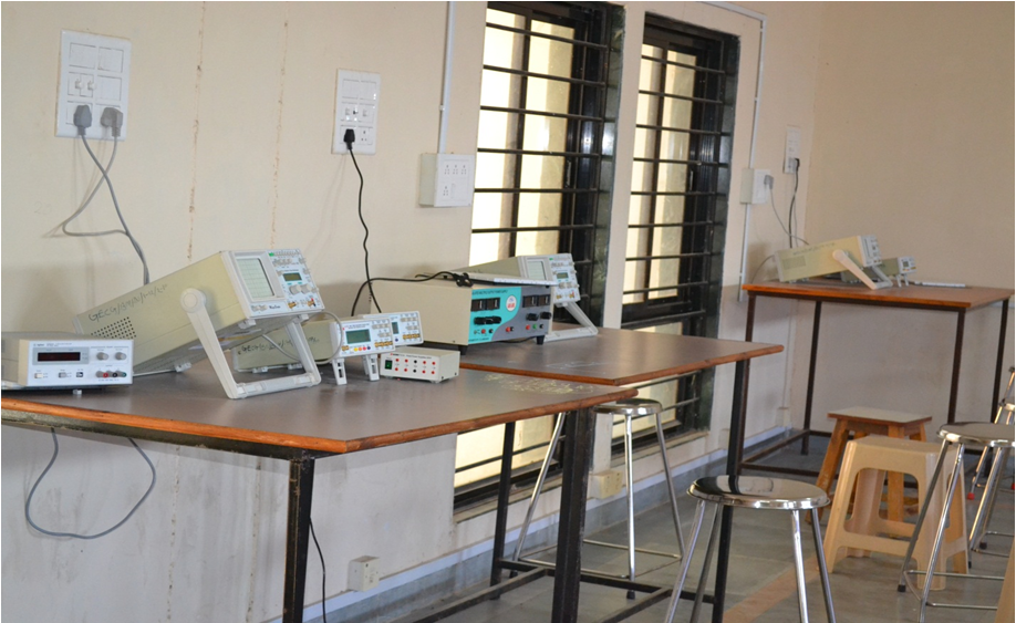 Circuits and Networks Lab